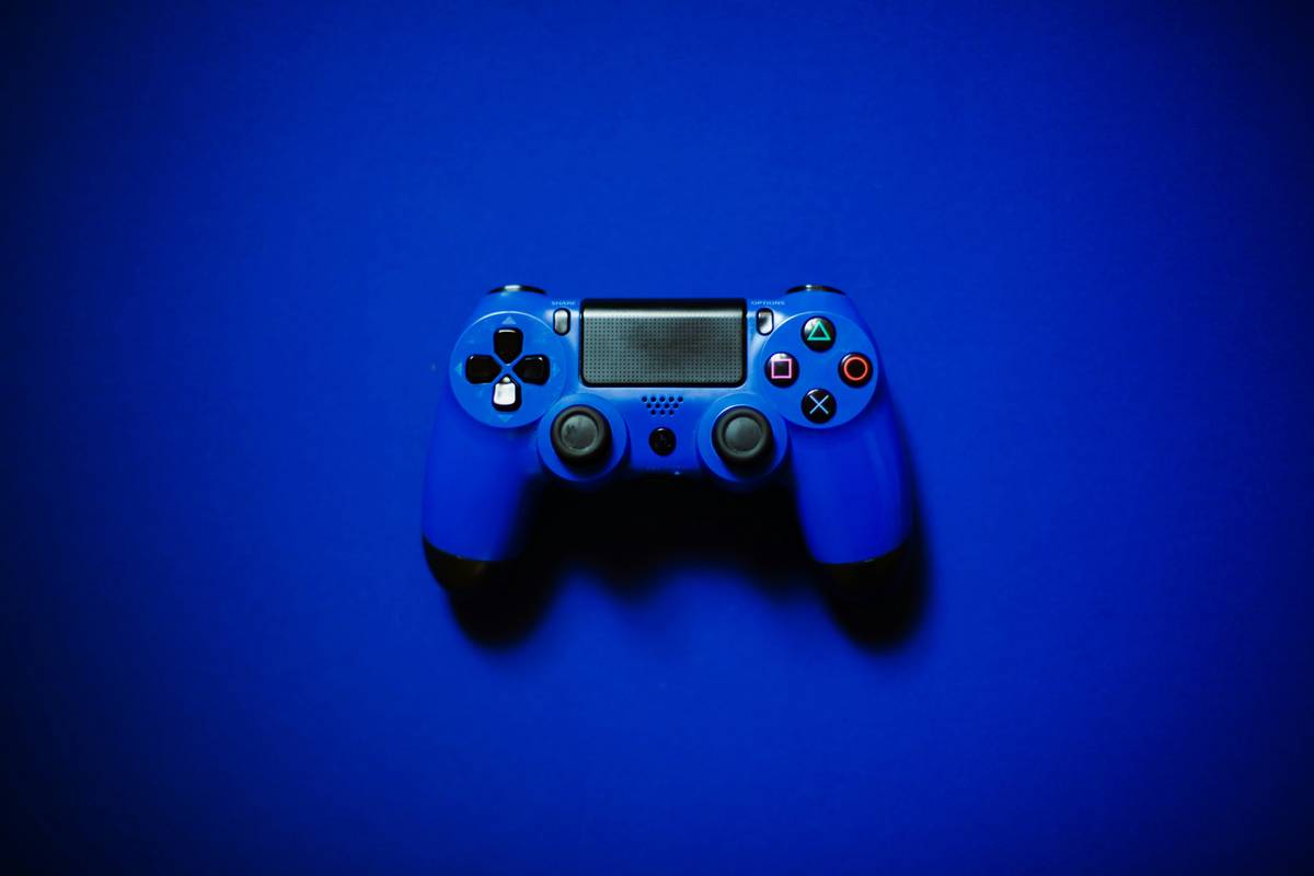pdp gaming nintendo switch controller connected to docked Switch console
